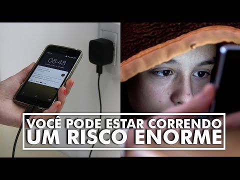 Mexer com o celular carregando vicia?