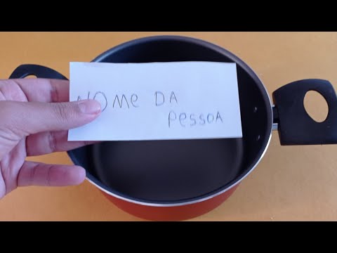 O que acontece se ferver o nome da pessoa na água?