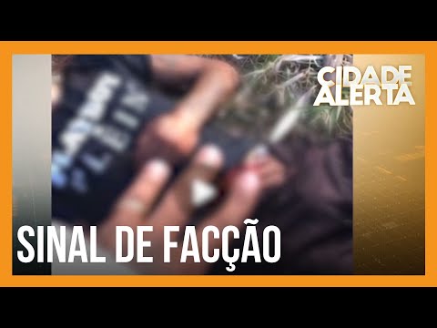 O que significa o sinal de 3 dedos utilizado por facções?