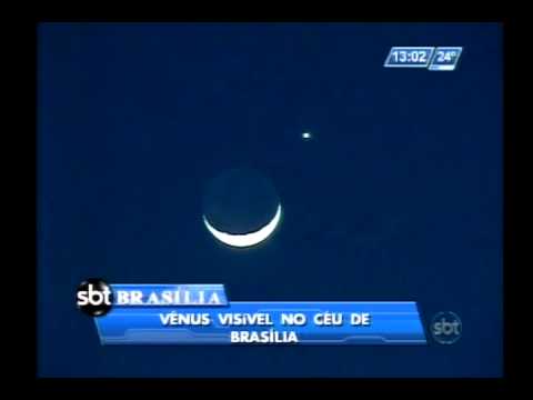 Quais estrelas estão perto da lua?