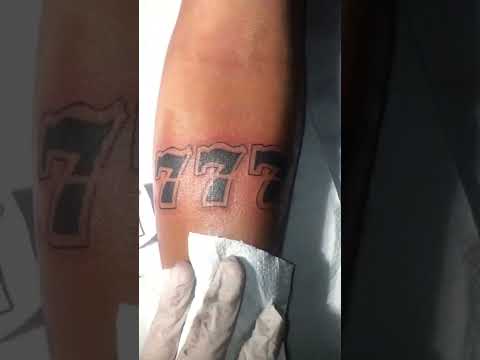 Qual é o significado da tatuagem 777 no crime?